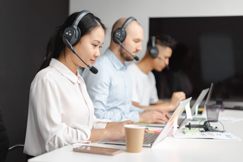 5 signs your business needs to outsource customer support